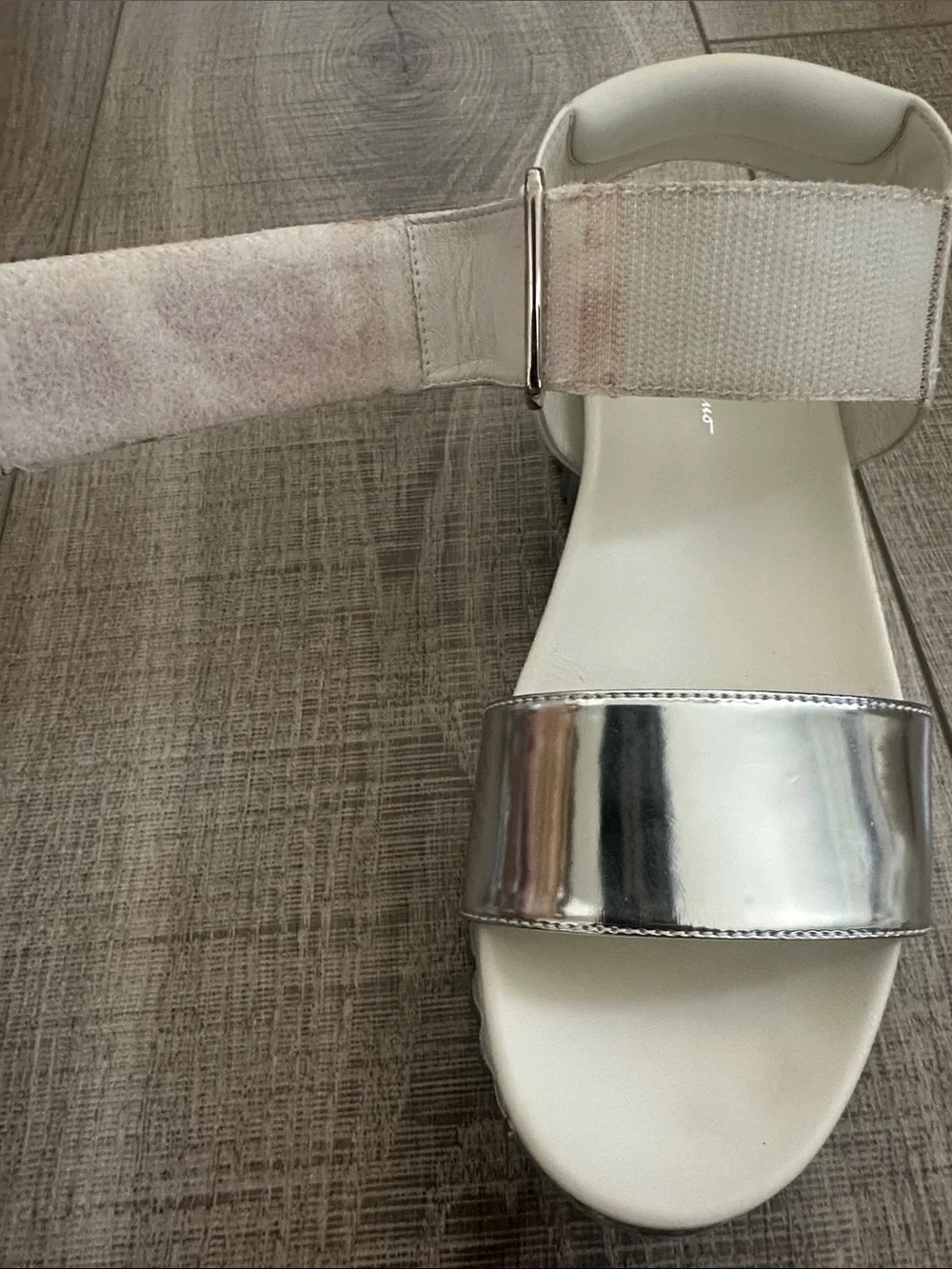 Salvatore Ferragamo Sabaudia Sandal in Argento Mirrored Leather Size 5